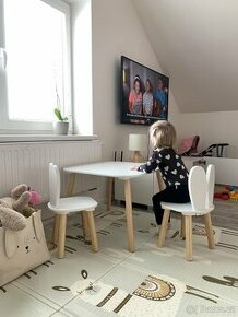 Dětský stoleček a židle s králičími oušky
