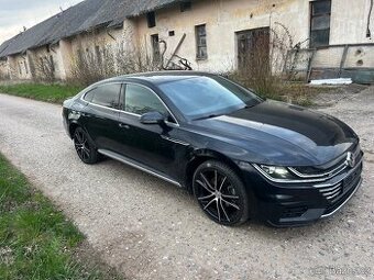 Vw Arteon na opravu havarovaný zadní část zlomená 1.5tsi 110 - 1