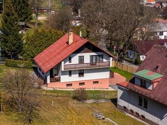 Prodej rodinného domu s dvěma bytovými jednotkami 3+1, 280 m
