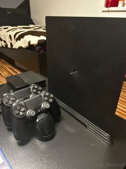 Playstat 4 pro 1TB + 2 Ovladače se stanici + 7 her