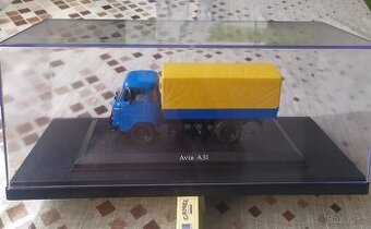 Avia 1:43 ve vitrínce. - 1