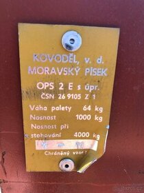 Kovová paleta