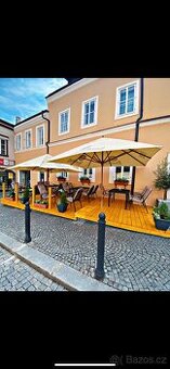 Zahradní nábytek z restaurace