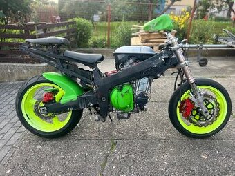 Kawasaki zx7r mnoho dílů