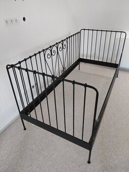 Černá kovová postel Ikea Meldal