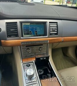 Jaguar xf - dotykovy displej