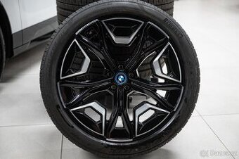 ORIGINÁLNÍ ALU KOLA BMW iX 275/40 R22 + LETNÍ PNEU
