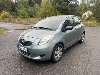 Toyota yaris 1,0i rok 2006