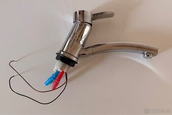 🚐 Vodovodní baterie s mikrospínačem 12 V - 1