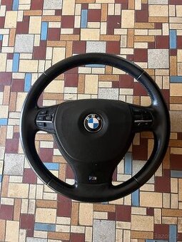 Bmw f10 / f11 volant s airbagem v super stavu.