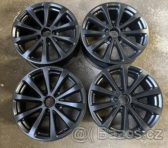 Kola Mercedes Benz 17