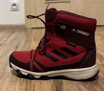 Adidas Terrex Snow červené, vel. EU 35