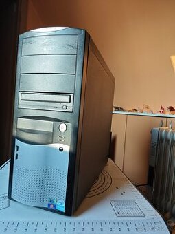 Stolní počítač Win 10 Pro, 8GB RAM, HDD 250GB