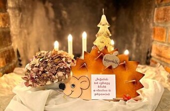 Dekorace Dárek Vzkazovníček Ježek, keramica k zavěšení 27cm