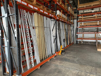 Materiál PVC profily, hliníkové profily, nivelační profily