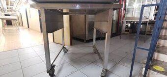 Nerezový stůl na kolečkách