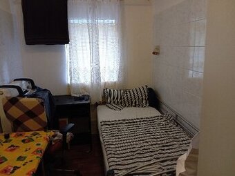 pronajmu jednolužkový kompletně vybavený pokoj