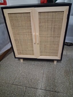 Komoda černá s masiv dvířky - NOVÁ,  JEN SESTAVENÁ