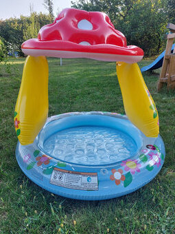 bazén ve tvaru muchomůrky