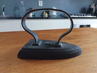 STAROŽITNÁ NAHŘÍVACÍ ŽEHLIČKA 19. STOL. FRANCIE