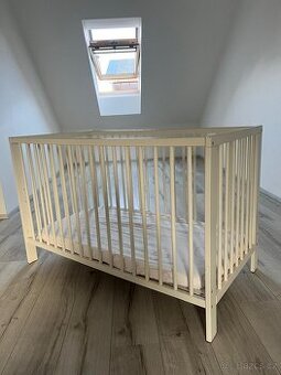 Dětská postýlka s matrací a prostěradly