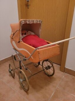 Kočárek pro panenky