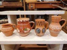 Keramické džbánky a konvička na smetanu