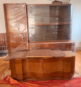 Starožitná skříň