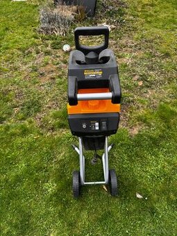 Riwall PRO Elektrický nožový držič větví RES 2545