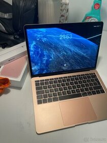 MacBook Air 13” Intel Core i5 128 GB Zlatý