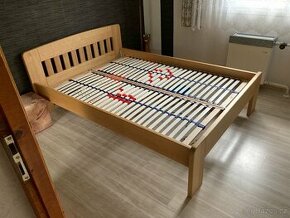 Manželská postel z masívu