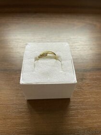 Zlatý dámský prsten se zirkonem - 1