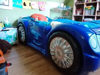 Dětská postel auto