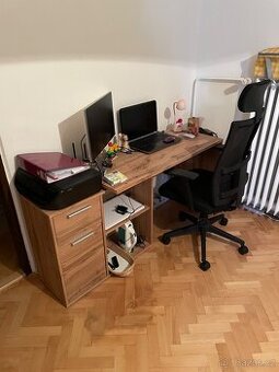 Pracovní stůl