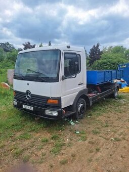 Hakovy nosič 5 t kontejneru mercedes atego