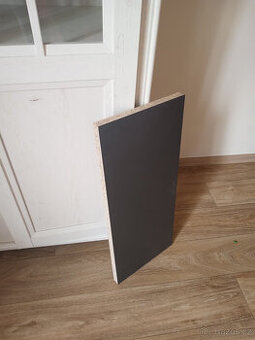 police lamino dřevotříska 66x29x2,5 cm 100Kč/ks