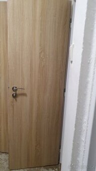 3x dveře 60 levé včetně kování dub bělený