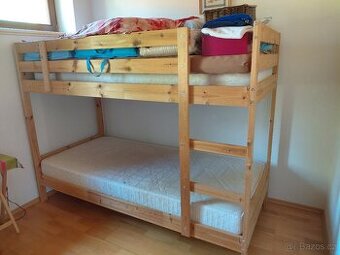Dřevěná dvoupatrová postel Mydal