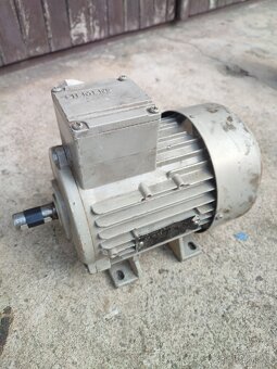 Elektromotor 250 W 680 ot/min