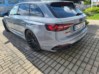 nový model Audi RS4 r.2022 21tiskm záruka 1/2027
