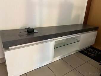 TV stolek