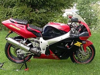 Prodám Suzuki GSX-R 750 SRAD s doklady + STK