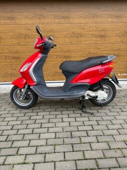 Skútr PIAGGIO FLY 50 4T
