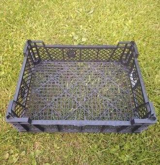 Prodám přepravky plastové, rozměr 40x30x11.Nosnost 3-5 kg.
