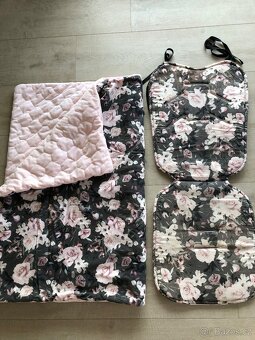 Podložka deka a organizér do kočárku Makaszka