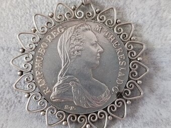 Velká stříbrná mince - tolar Marie Terezie v rámečku, PUNC