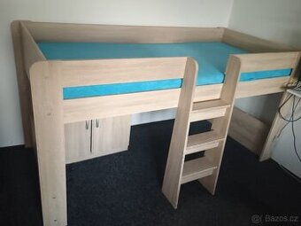 Vyvýšená postel s matrací