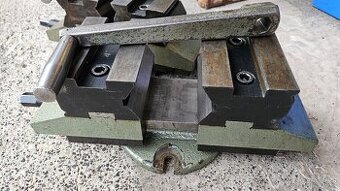 Samostředící strojní svěrák