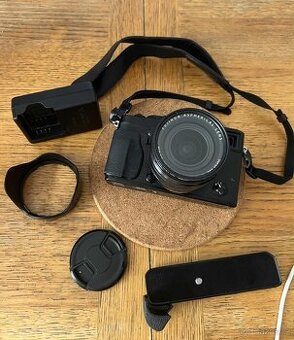 Fujifilm X-Pro1 s objektivem Fujinon XF 18-55mm TENBA brašna