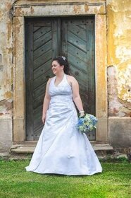 Svatební šaty